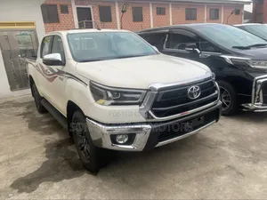 Toyota Hilux 2023 White