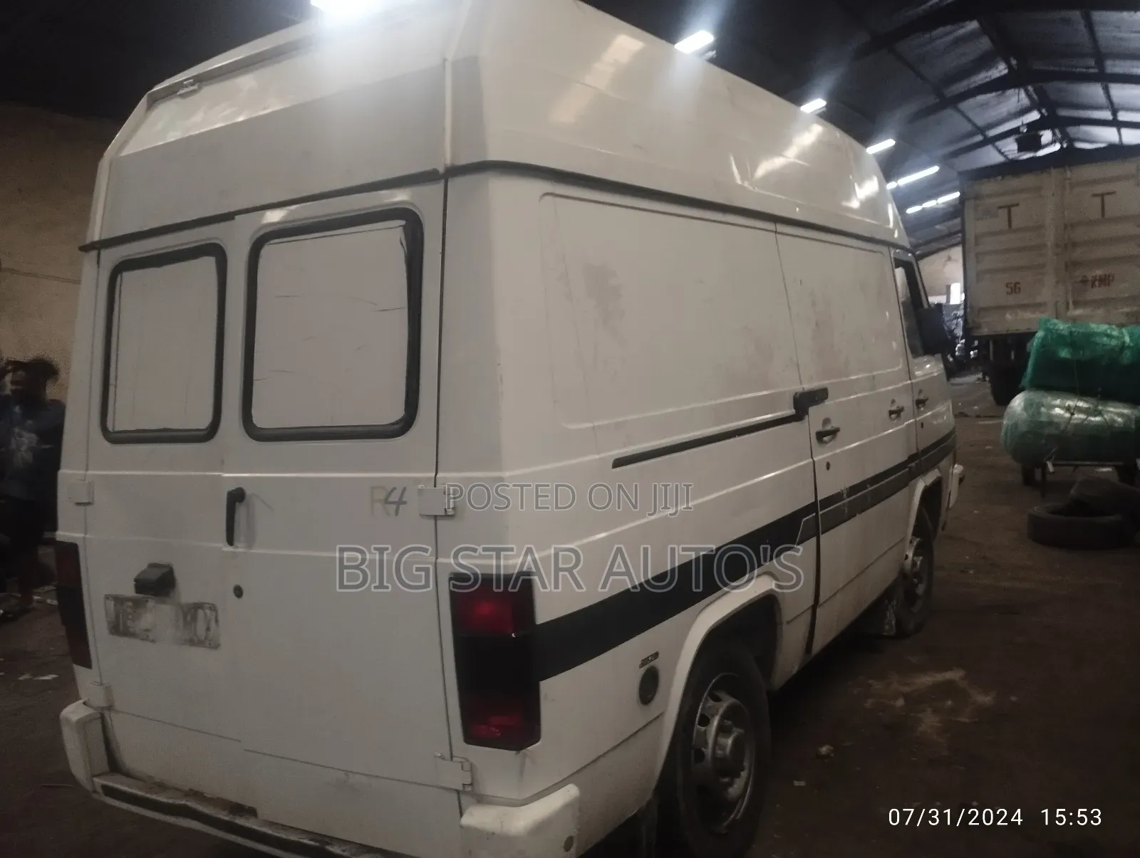 Nissan Caravan (Urvan) 2000 White