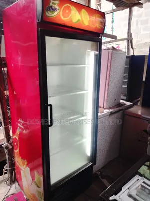 Standing Glass Fridge for Selling of Drinks