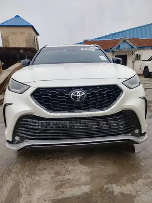 Toyota Highlander XSE 2021 White