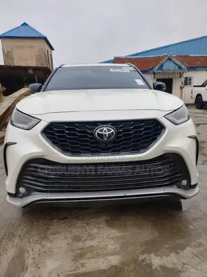 Toyota Highlander XSE 2021 White
