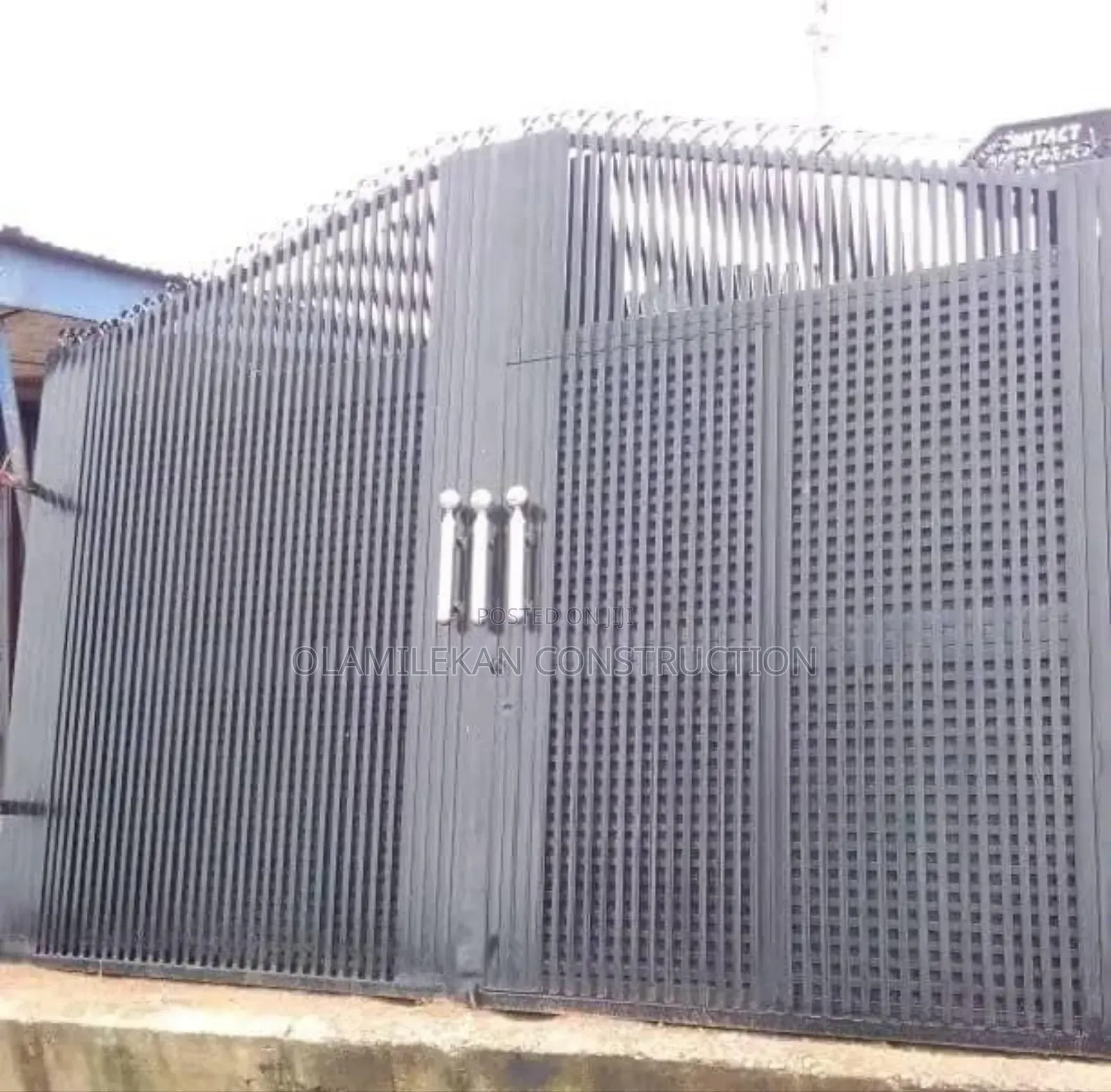 Net Design Bi Part Swing Gate.