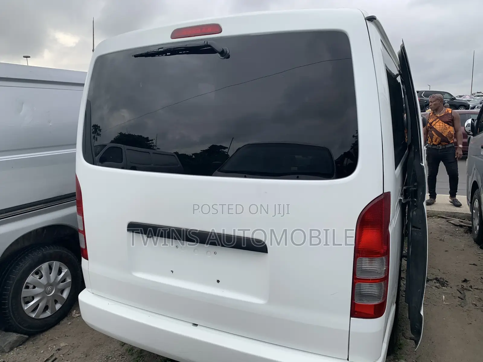 Toyota HiAce 2012 White