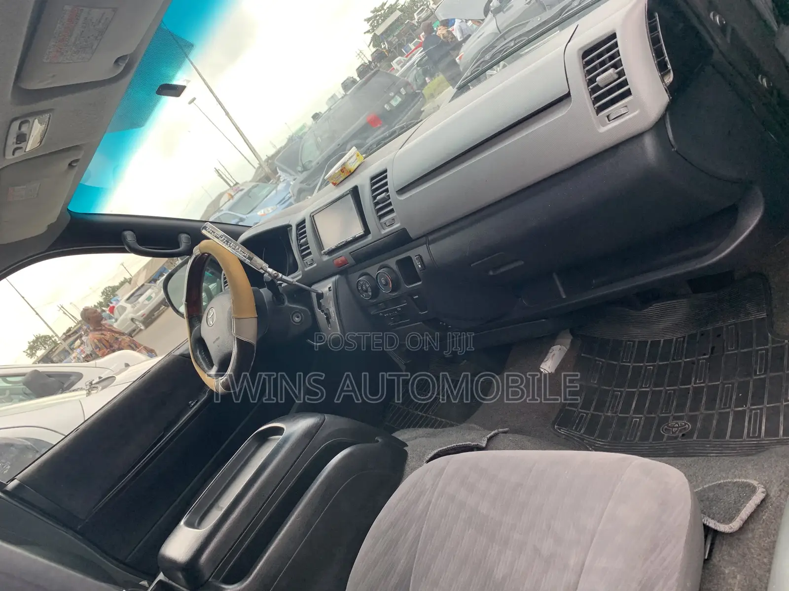 Toyota HiAce 2012 White