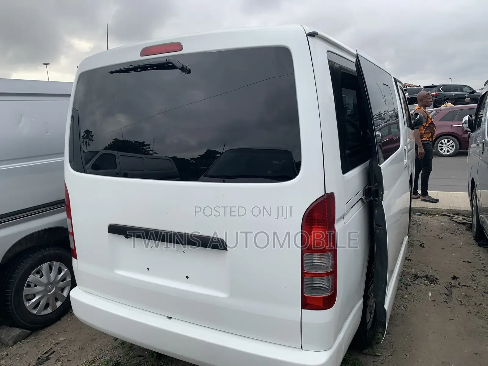 Toyota HiAce 2012 White