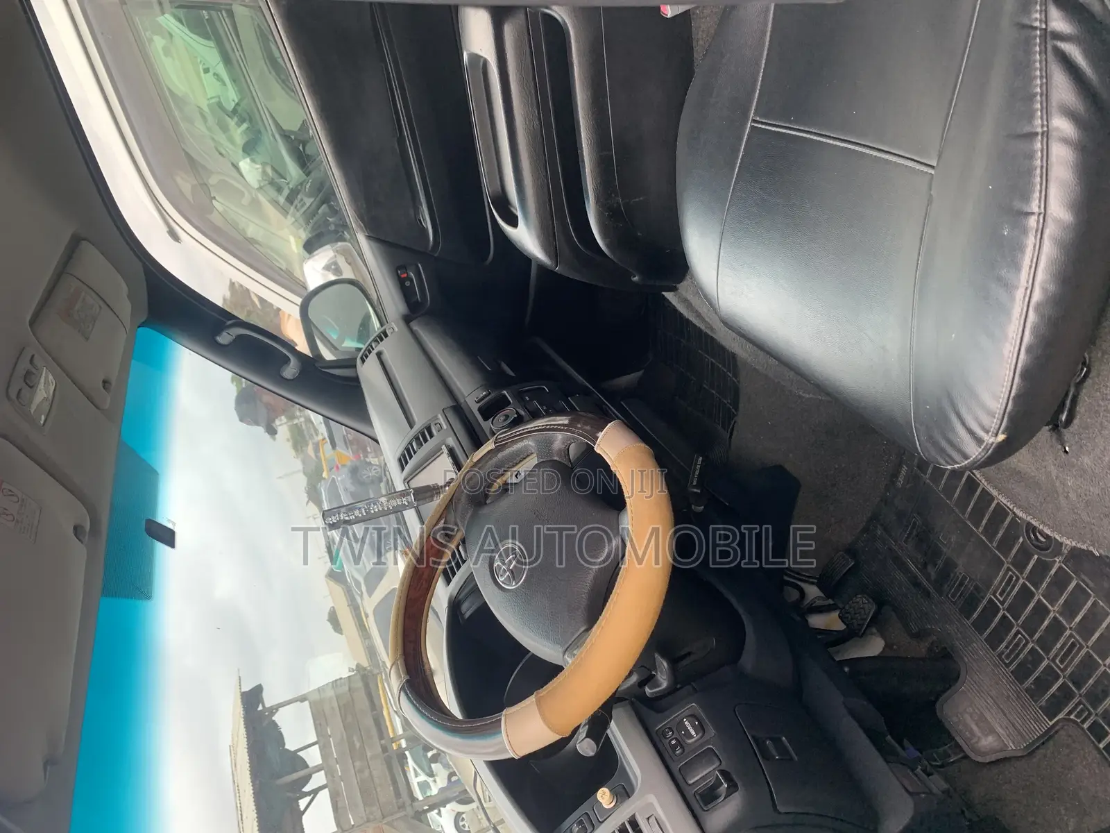 Toyota HiAce 2012 White