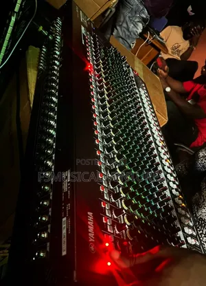 Yamaha MGP32X Premium Mixer Console 32-channels With EFT