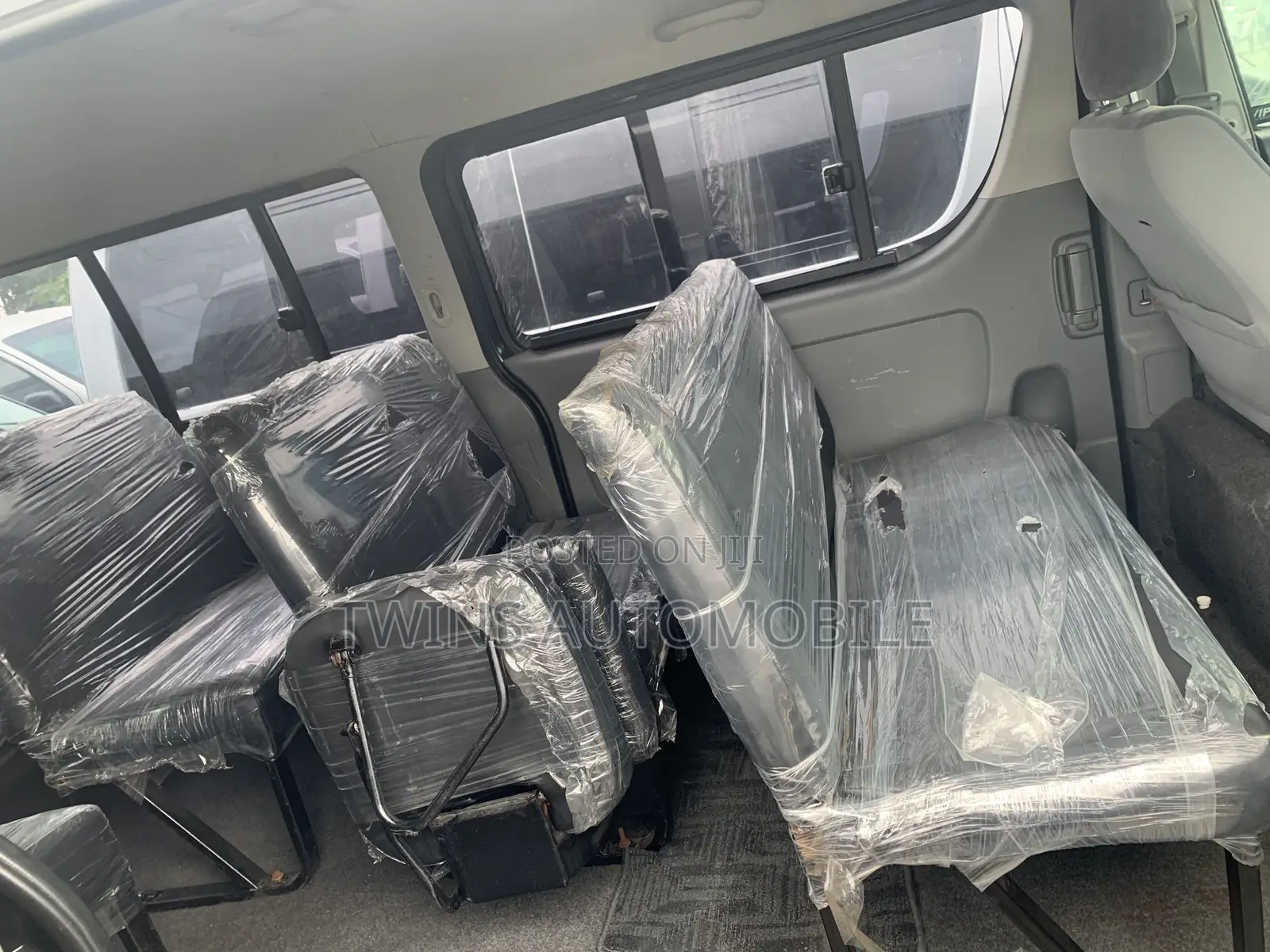 Toyota HiAce 2013 Black