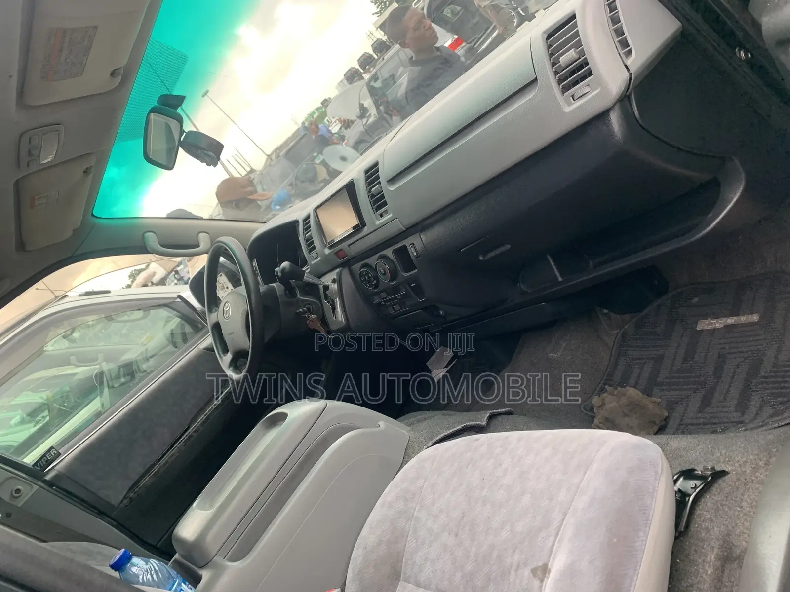 Toyota HiAce 2013 Black
