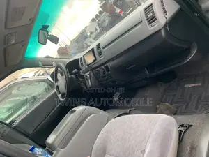 Toyota HiAce 2013 Black