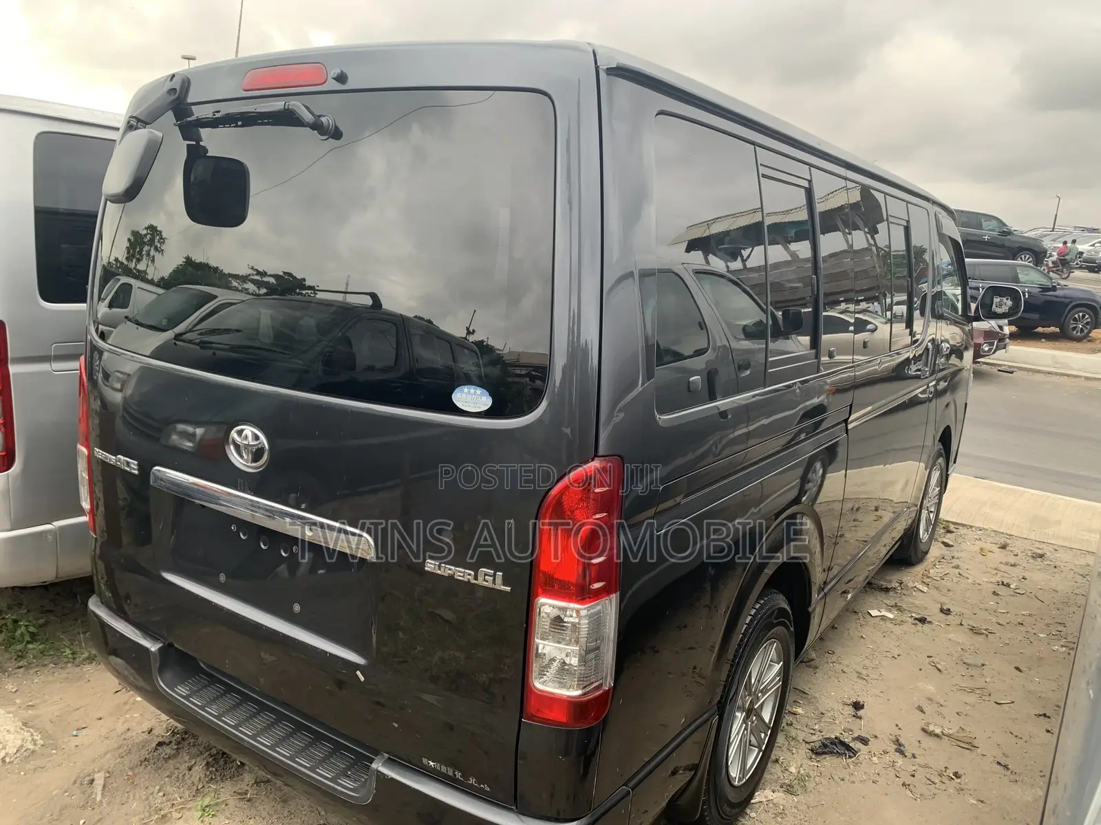 Toyota HiAce 2013 Black