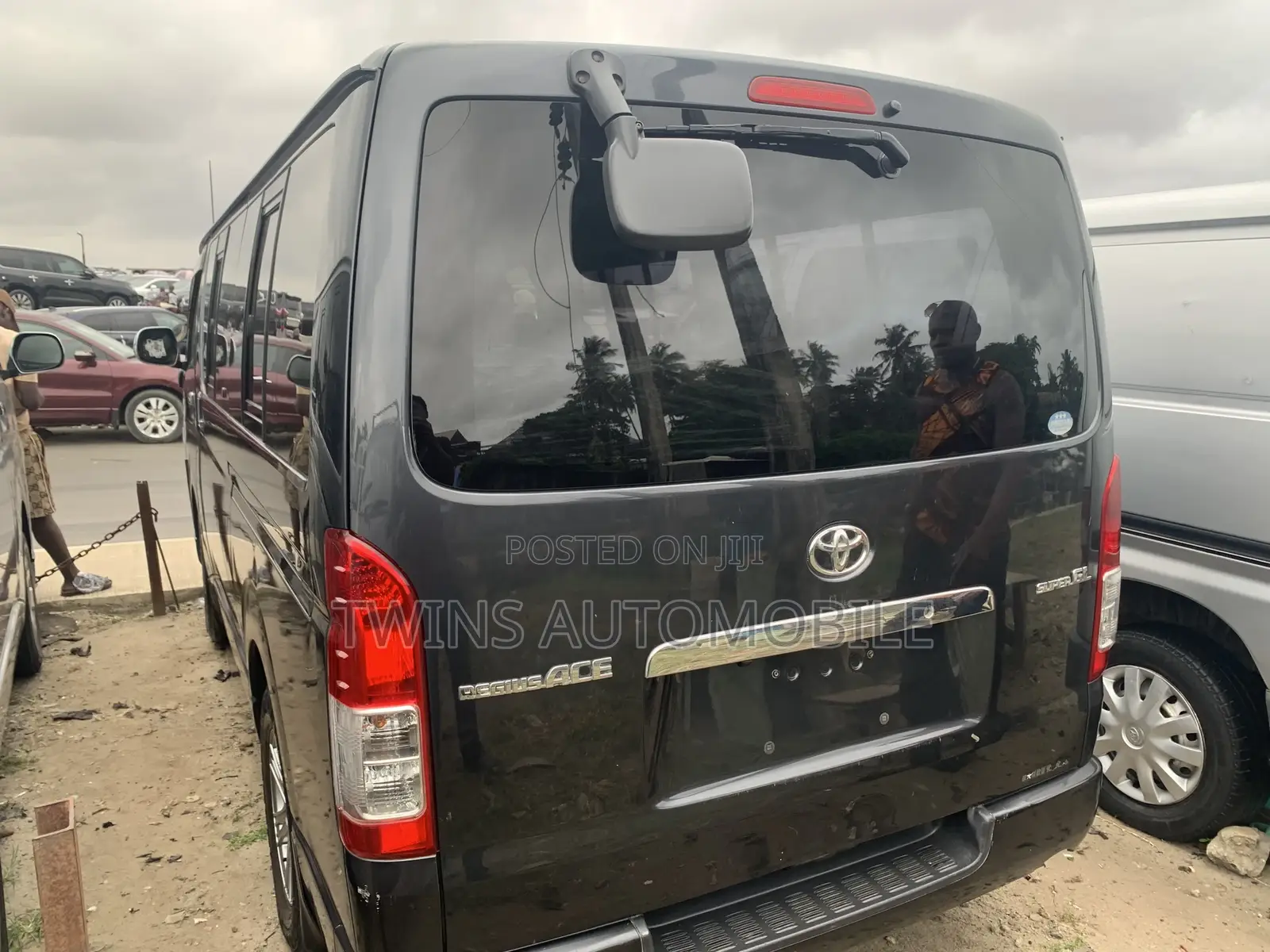 Toyota HiAce 2013 Black