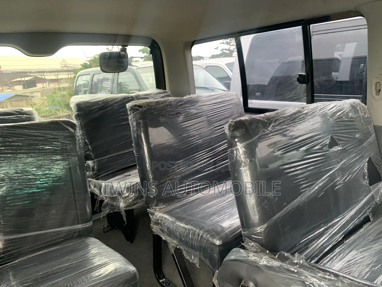 Toyota HiAce 2013 Black