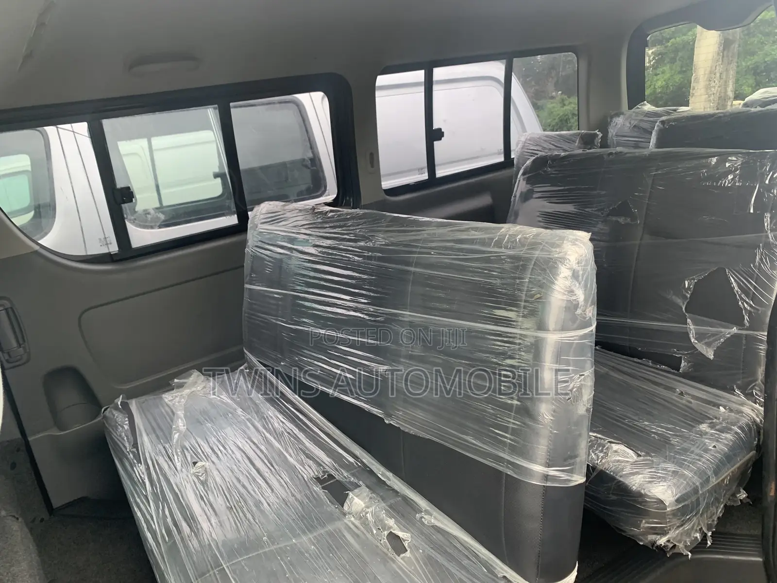 Toyota HiAce 2013 Black