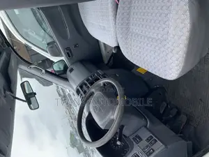 Toyota HiAce 2006 White