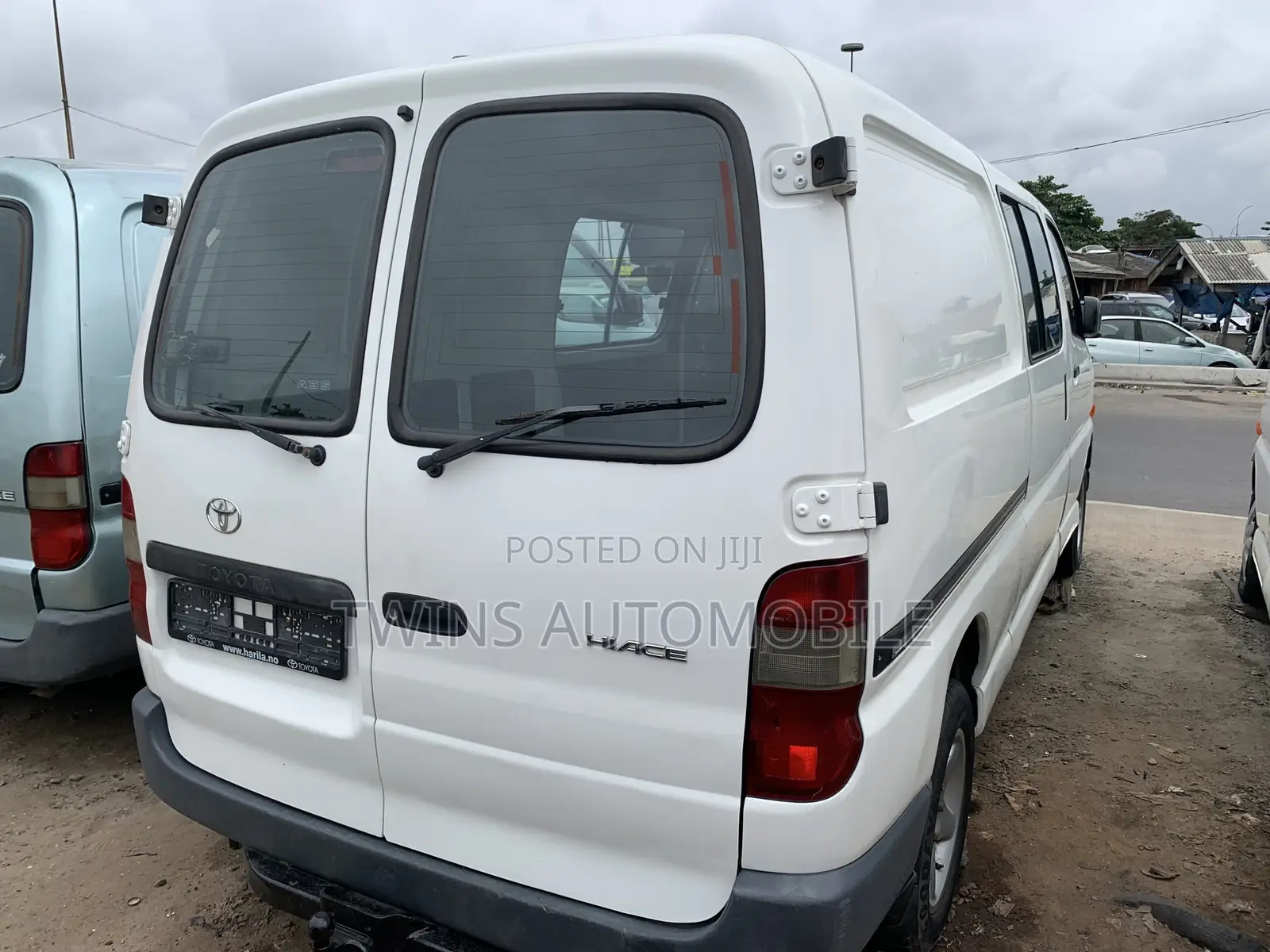 Toyota HiAce 2006 White