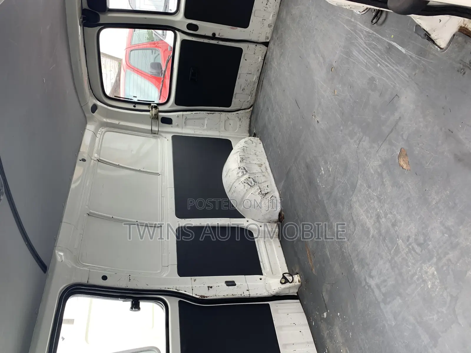 Toyota HiAce 2006 White