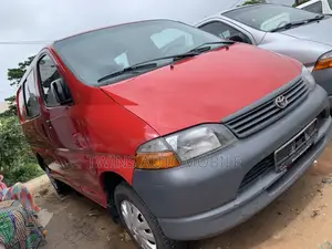 Toyota HiAce 2004 Red