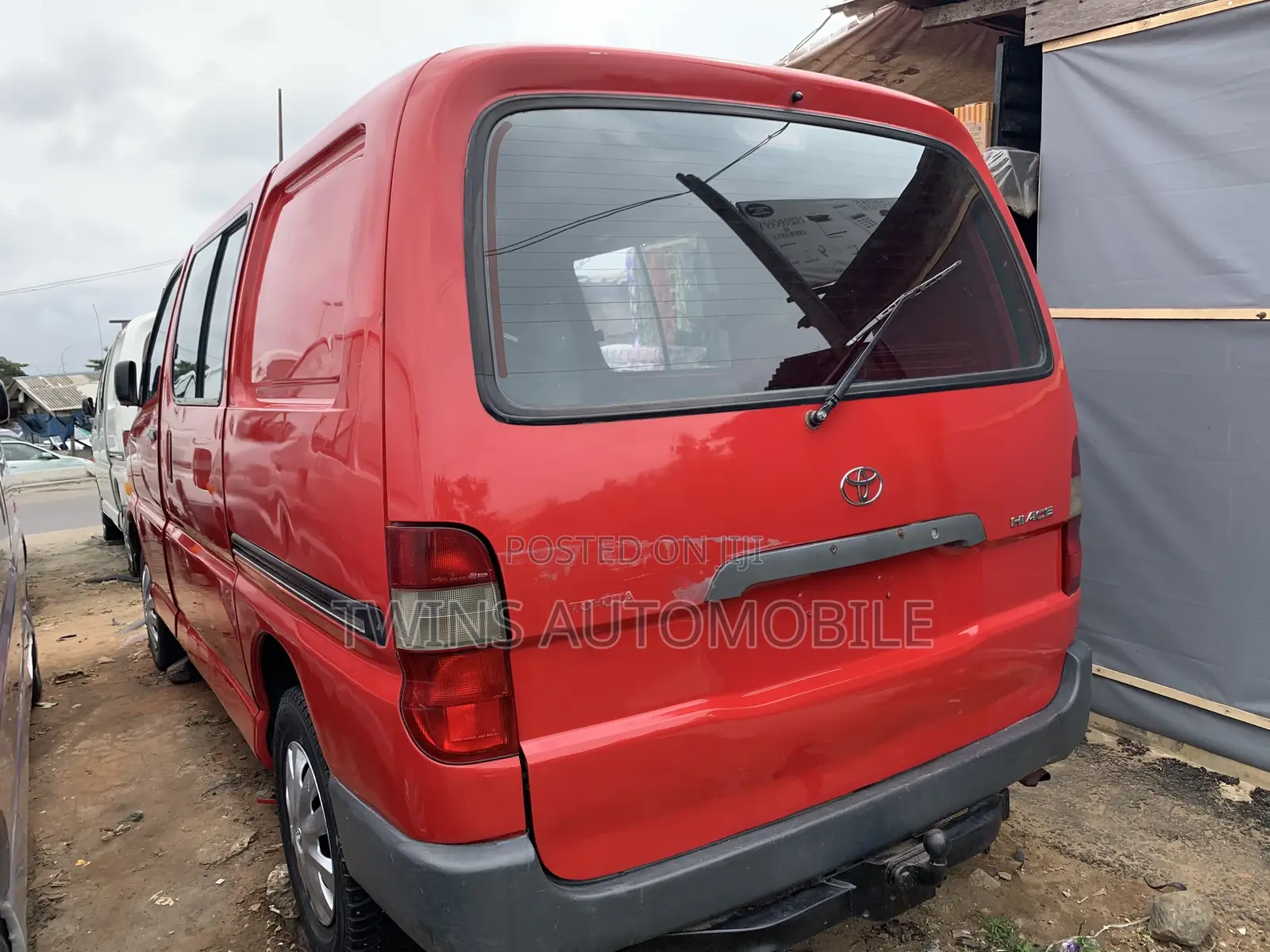 Toyota HiAce 2004 Red