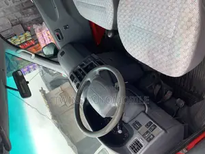 Toyota HiAce 2004 Red