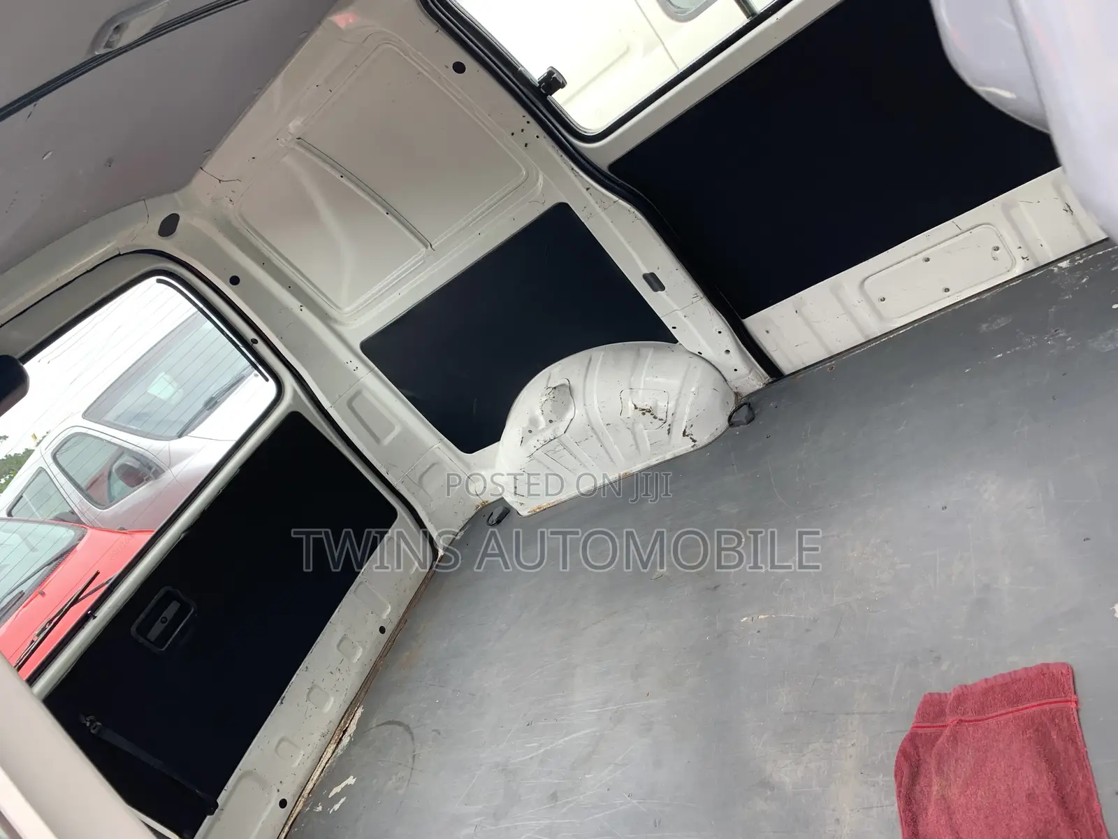 Toyota HiAce 2005 White