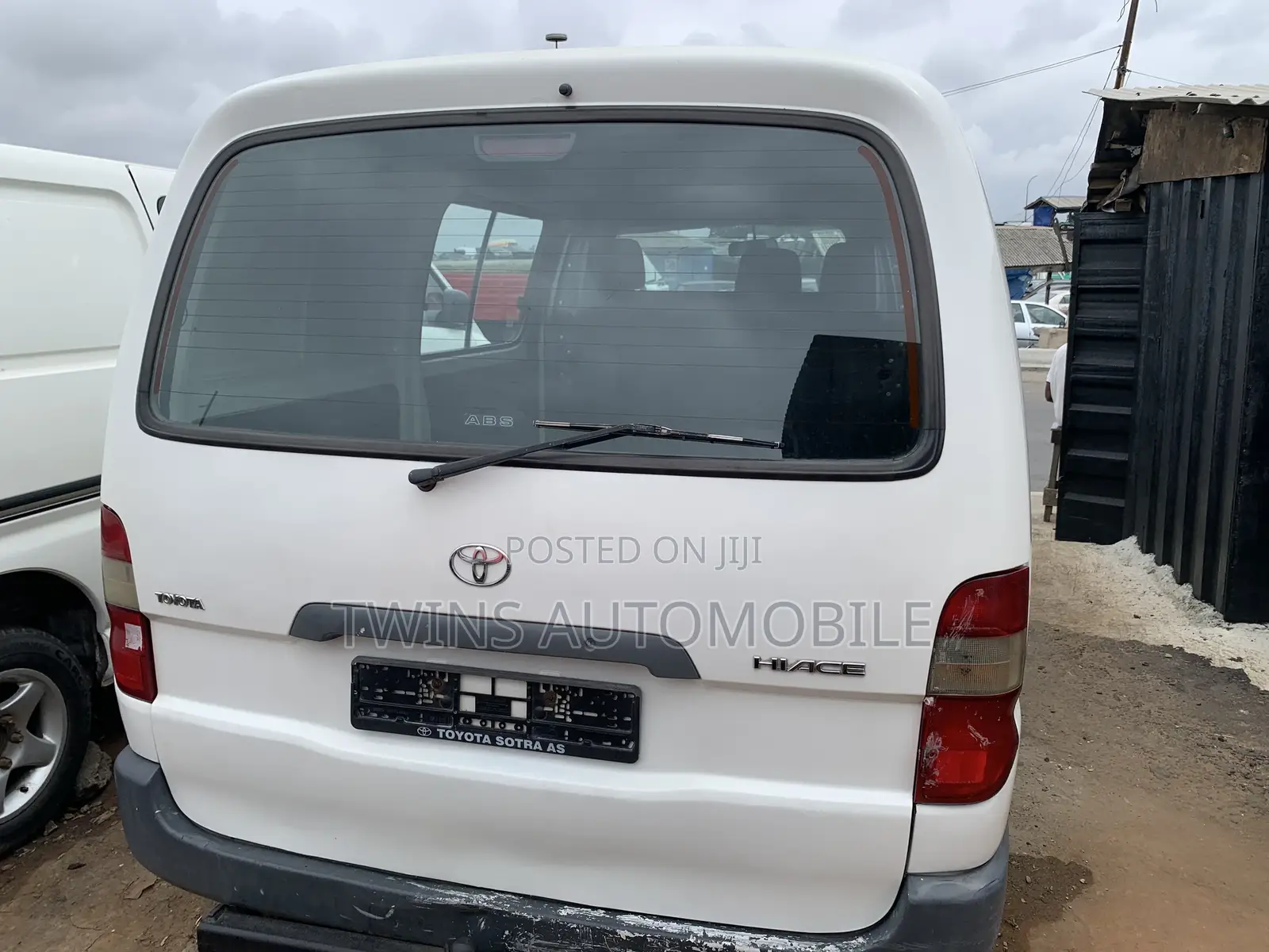 Toyota HiAce 2005 White
