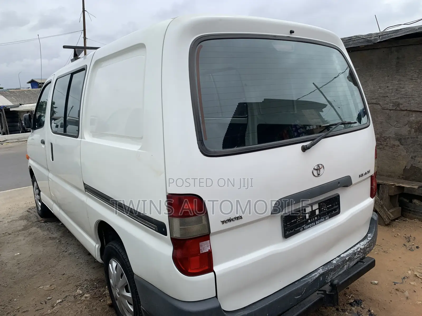 Toyota HiAce 2005 White