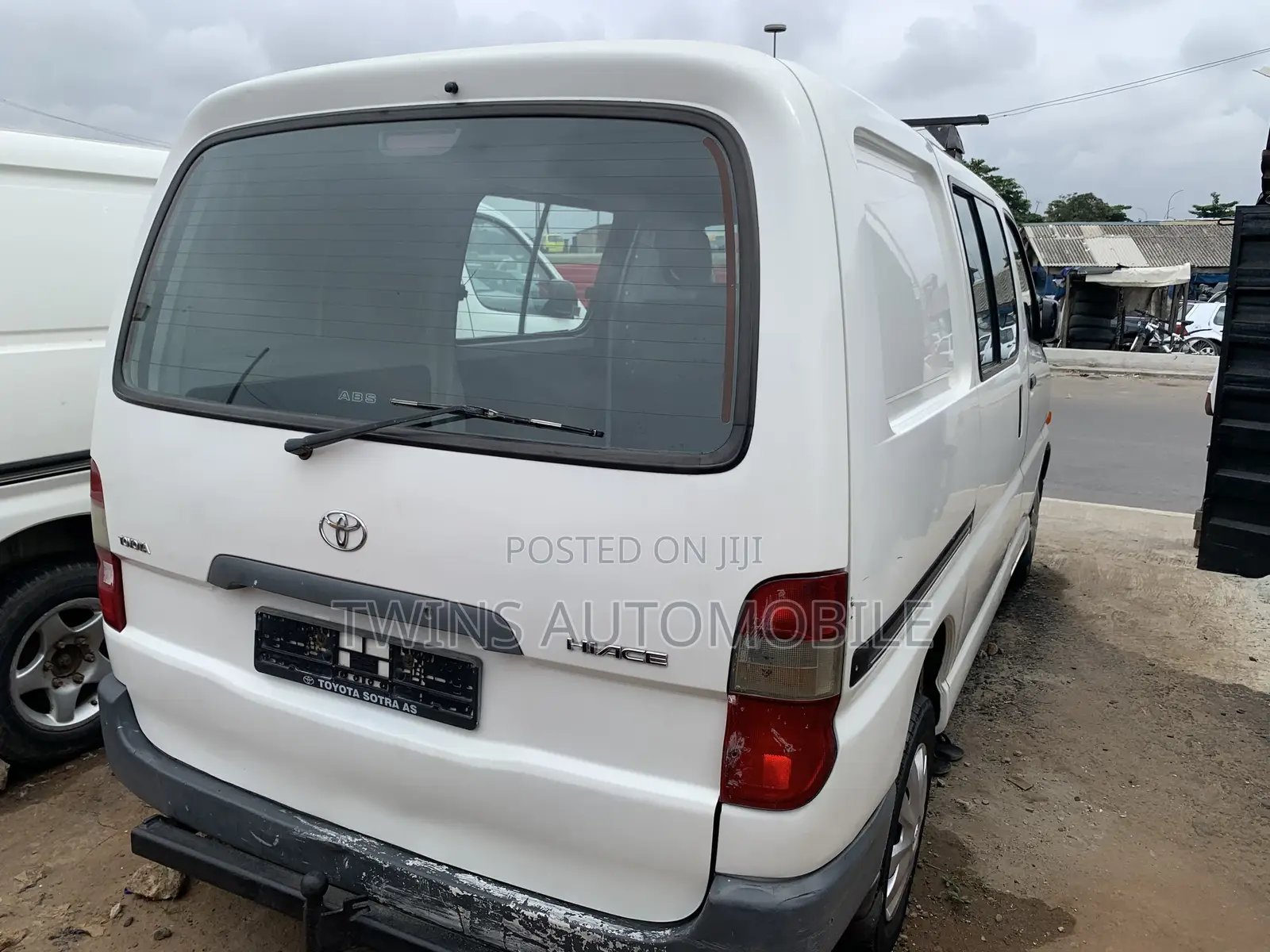 Toyota HiAce 2005 White