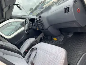 Toyota HiAce 2005 White