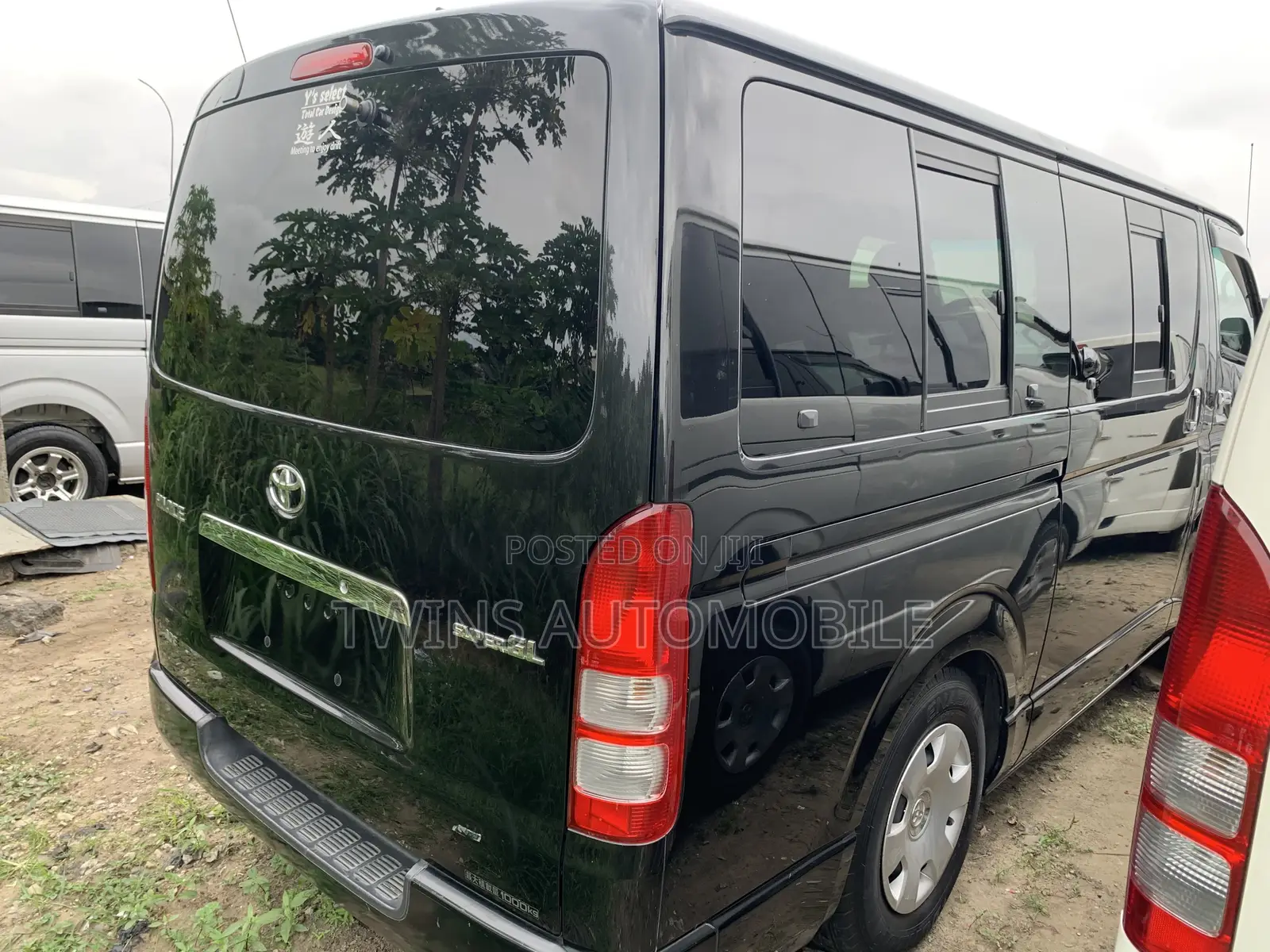 Toyota HiAce 2013 Black