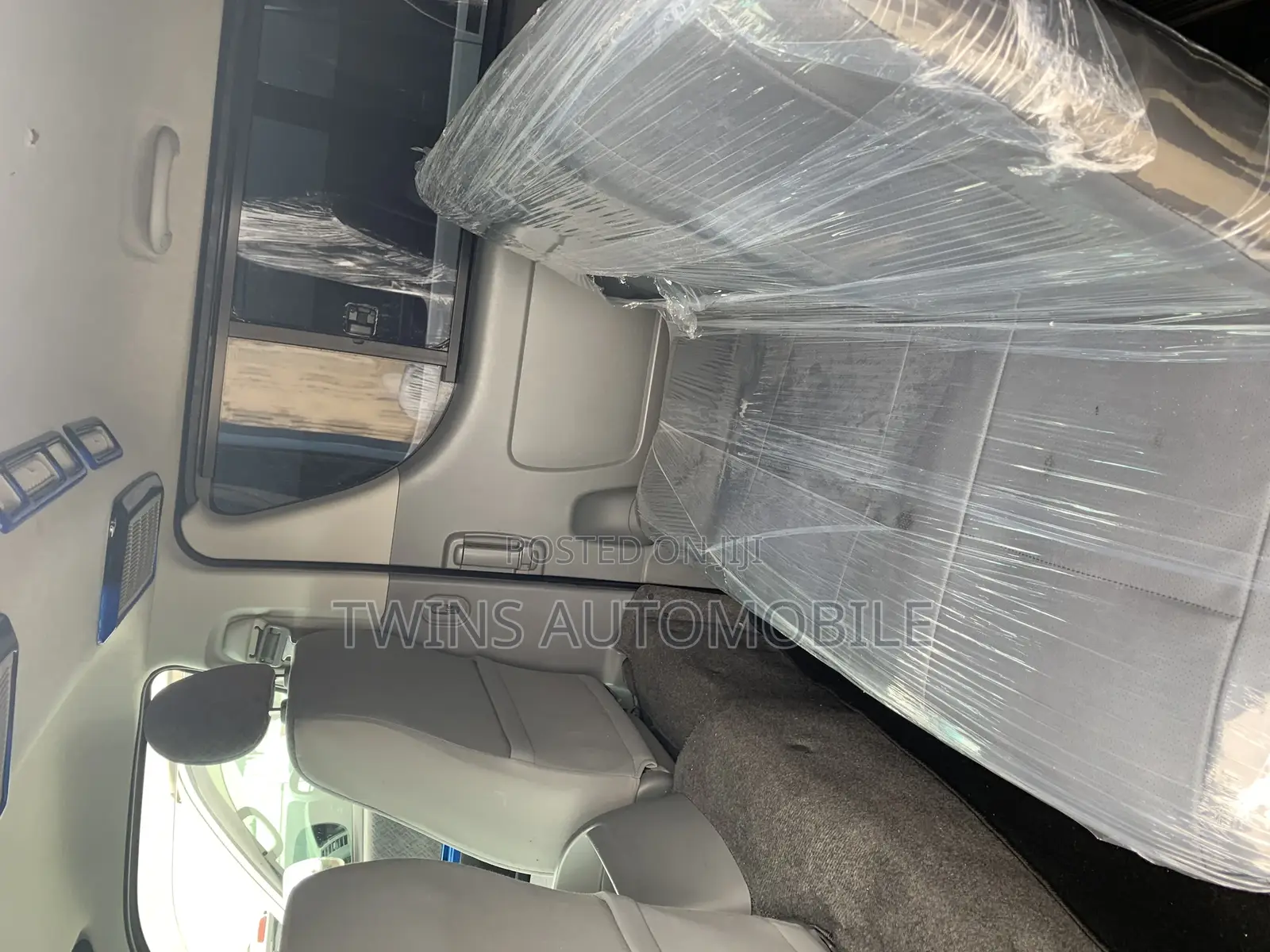 Toyota HiAce 2013 Black
