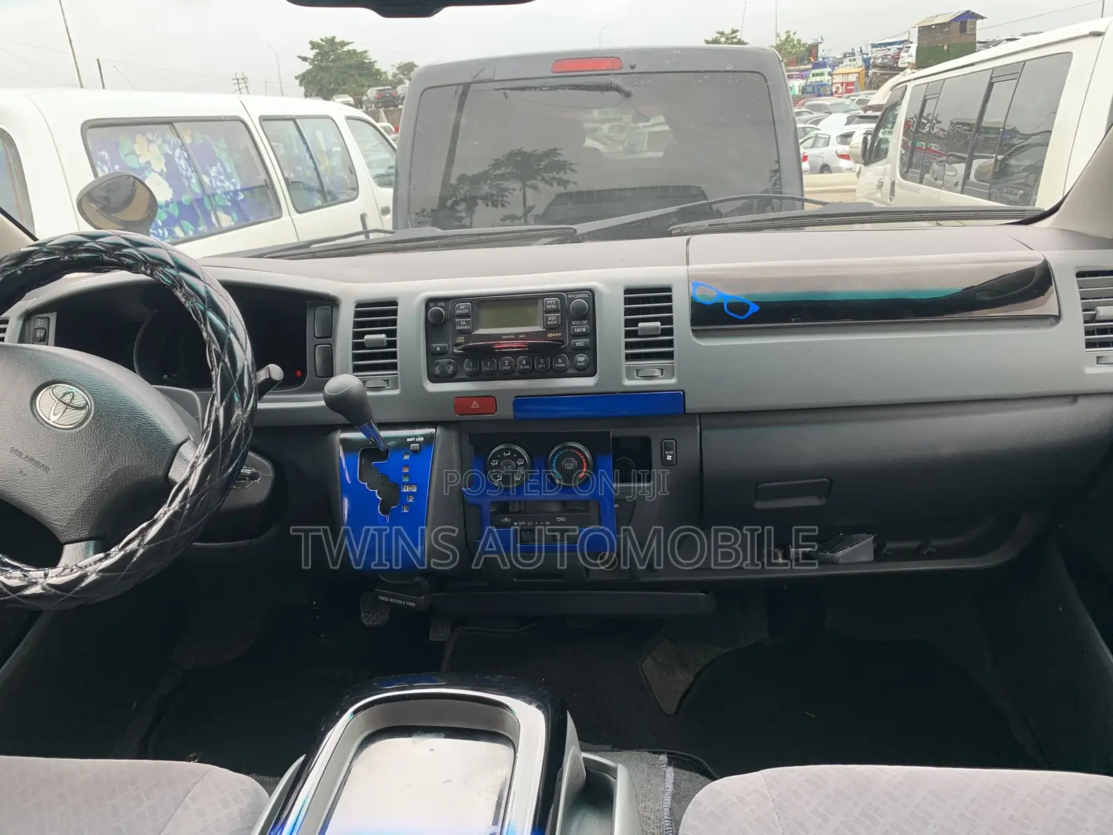 Toyota HiAce 2013 Black