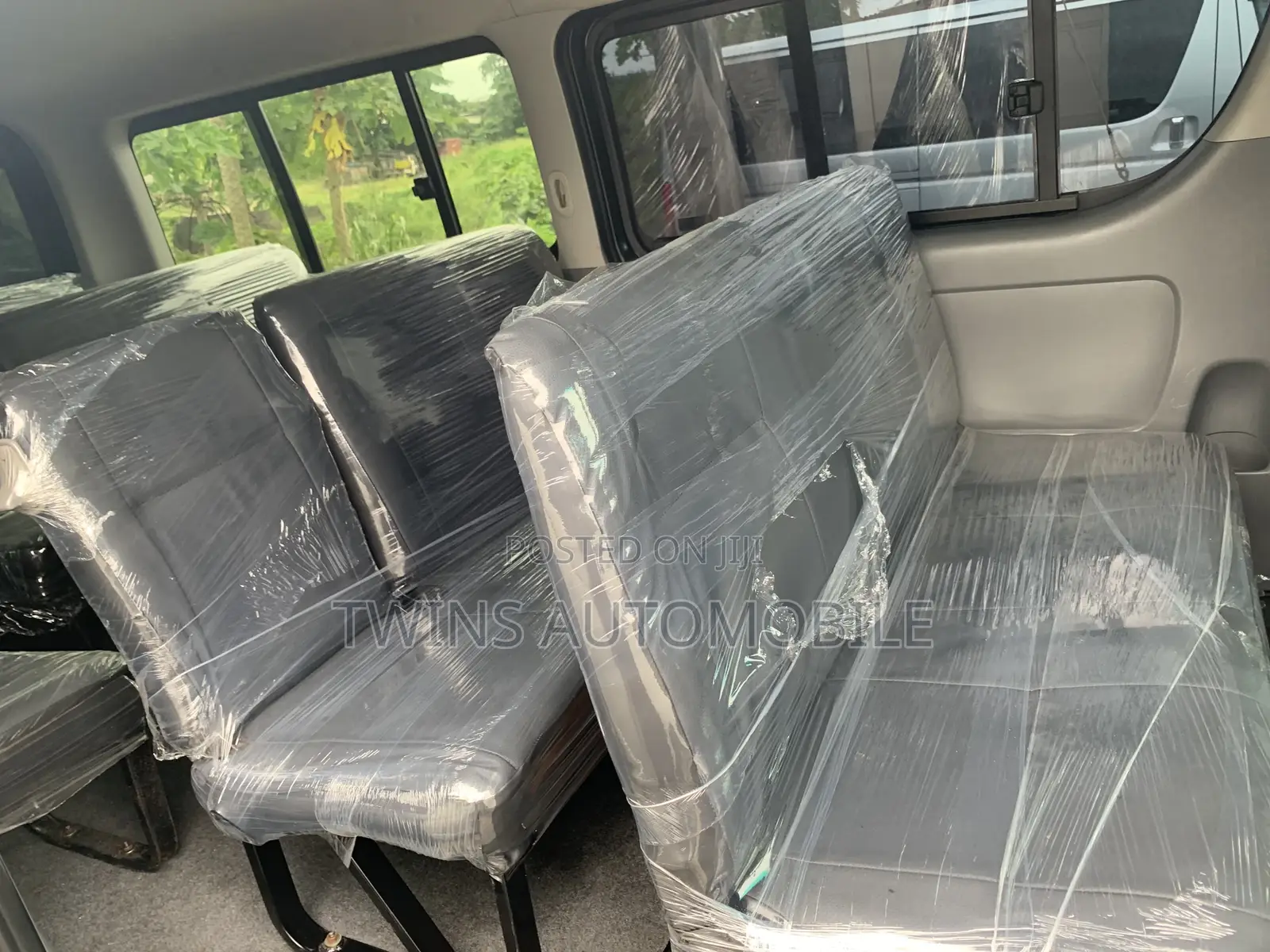 Toyota HiAce 2013 Black