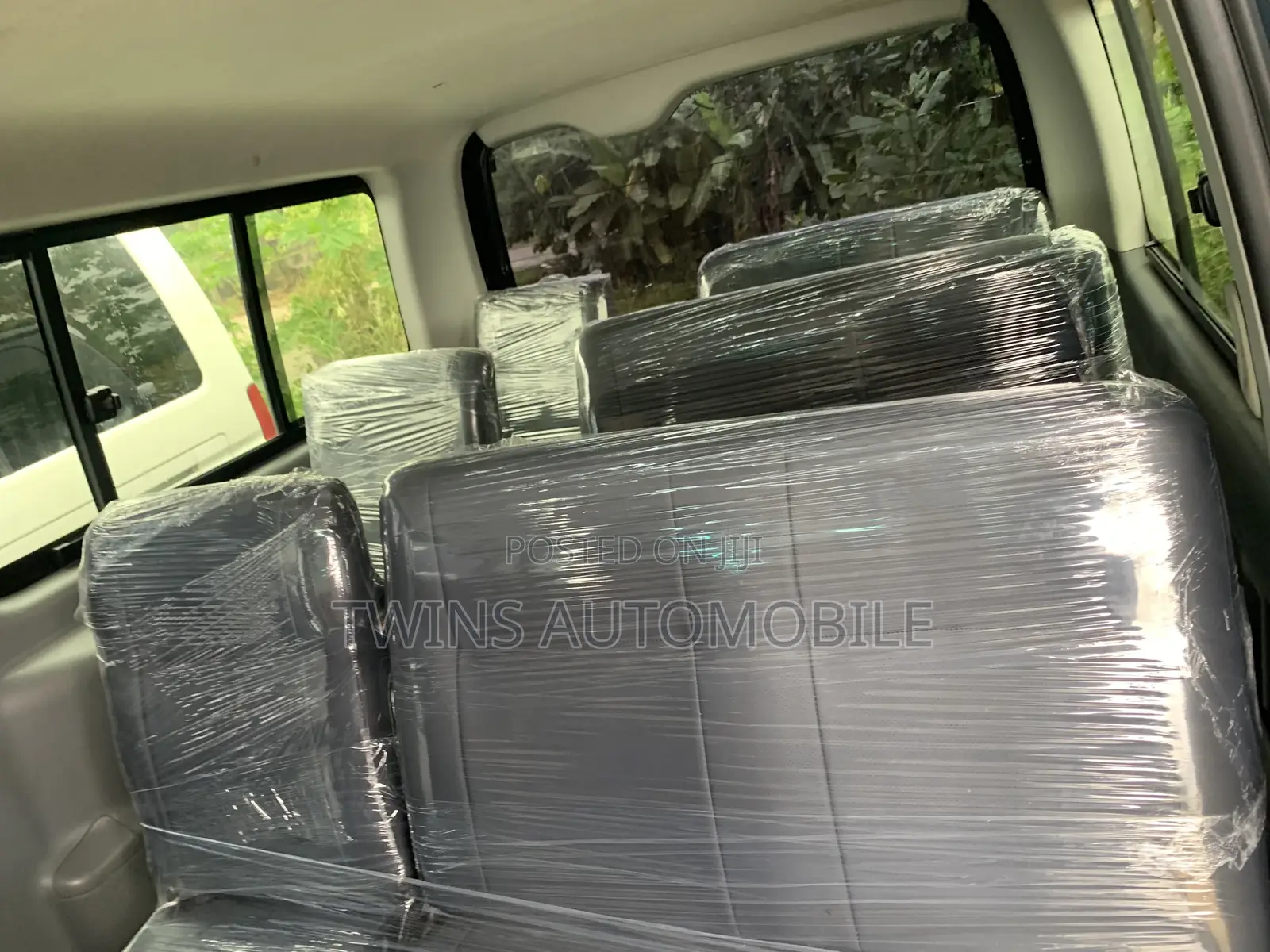 Toyota HiAce 2013 Black