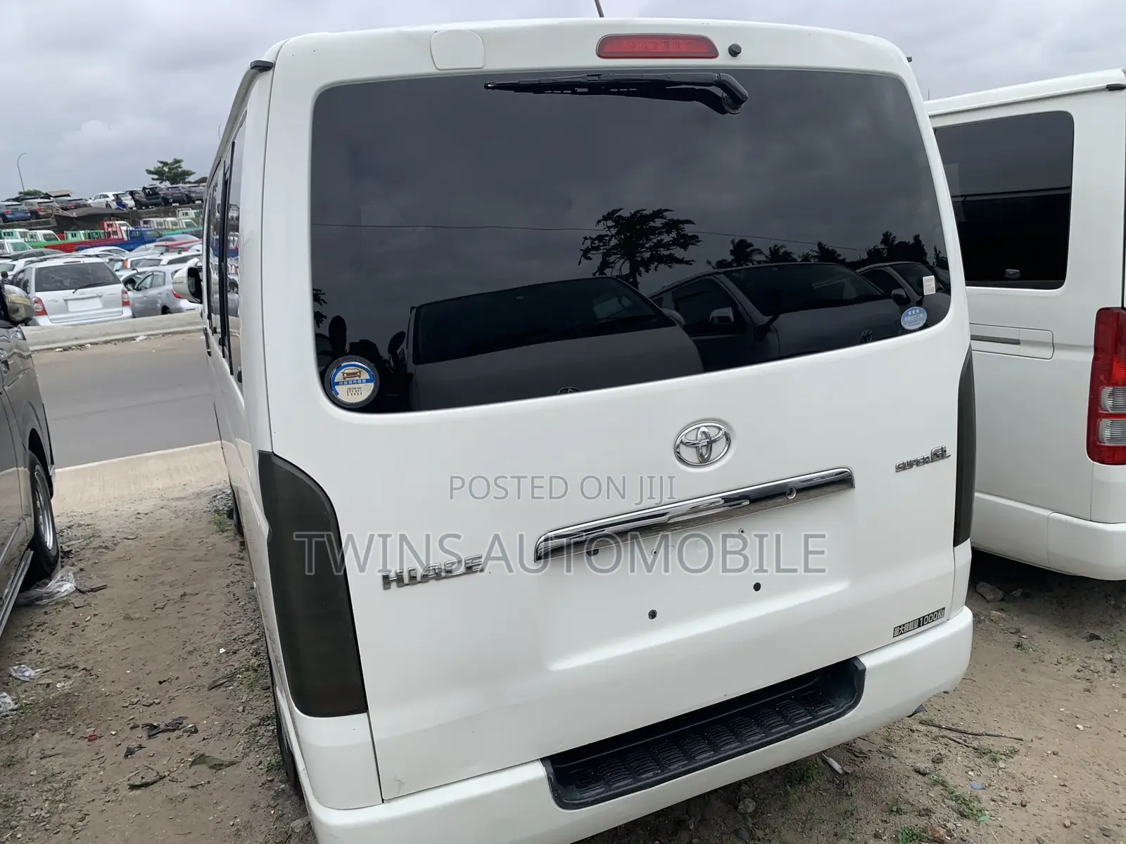 Toyota HiAce 2013 White