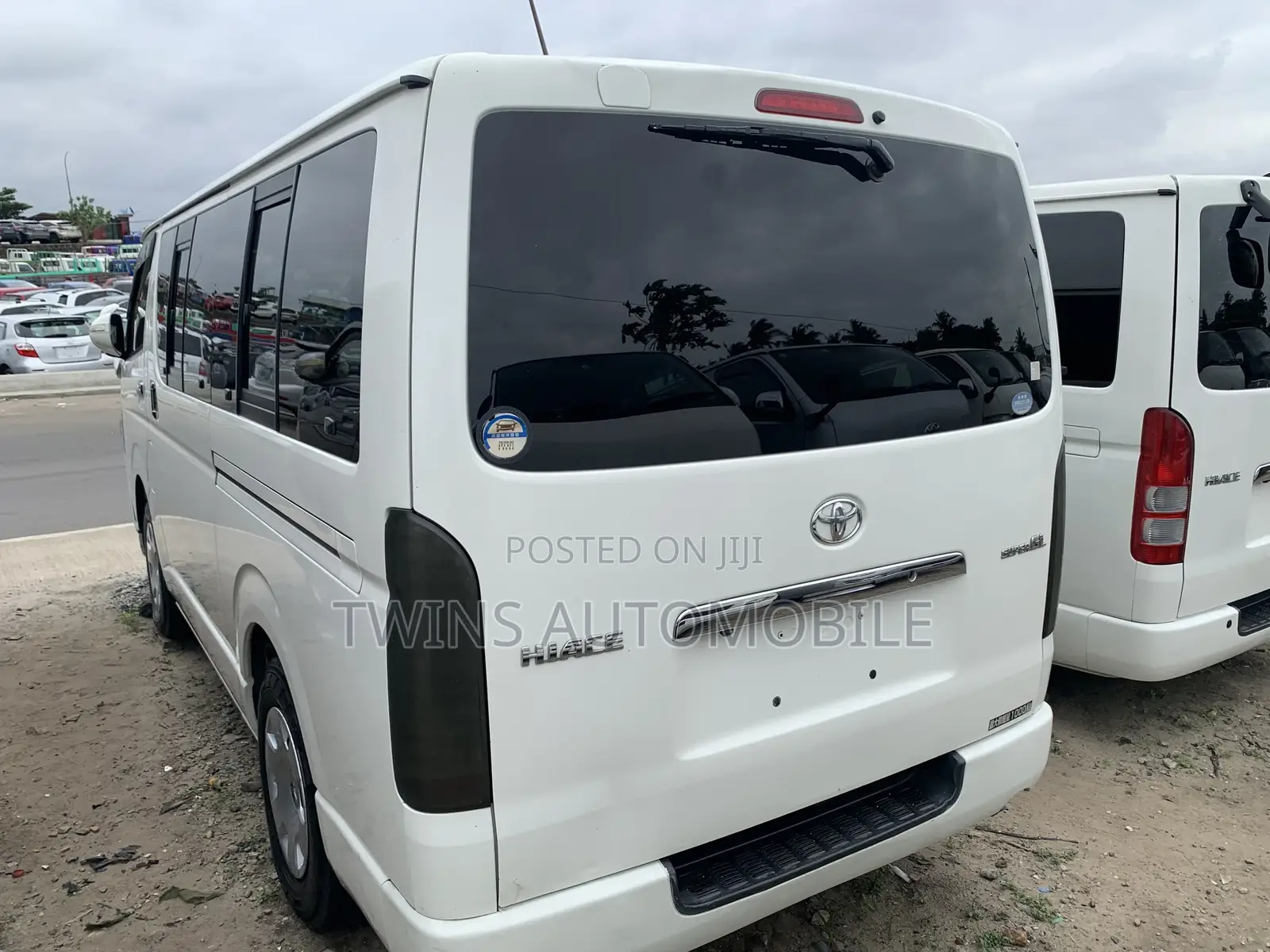 Toyota HiAce 2013 White