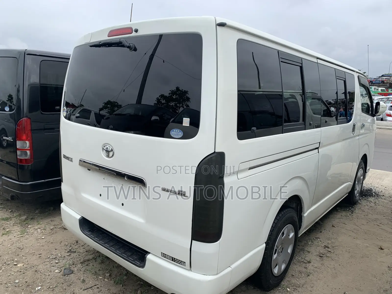 Toyota HiAce 2013 White