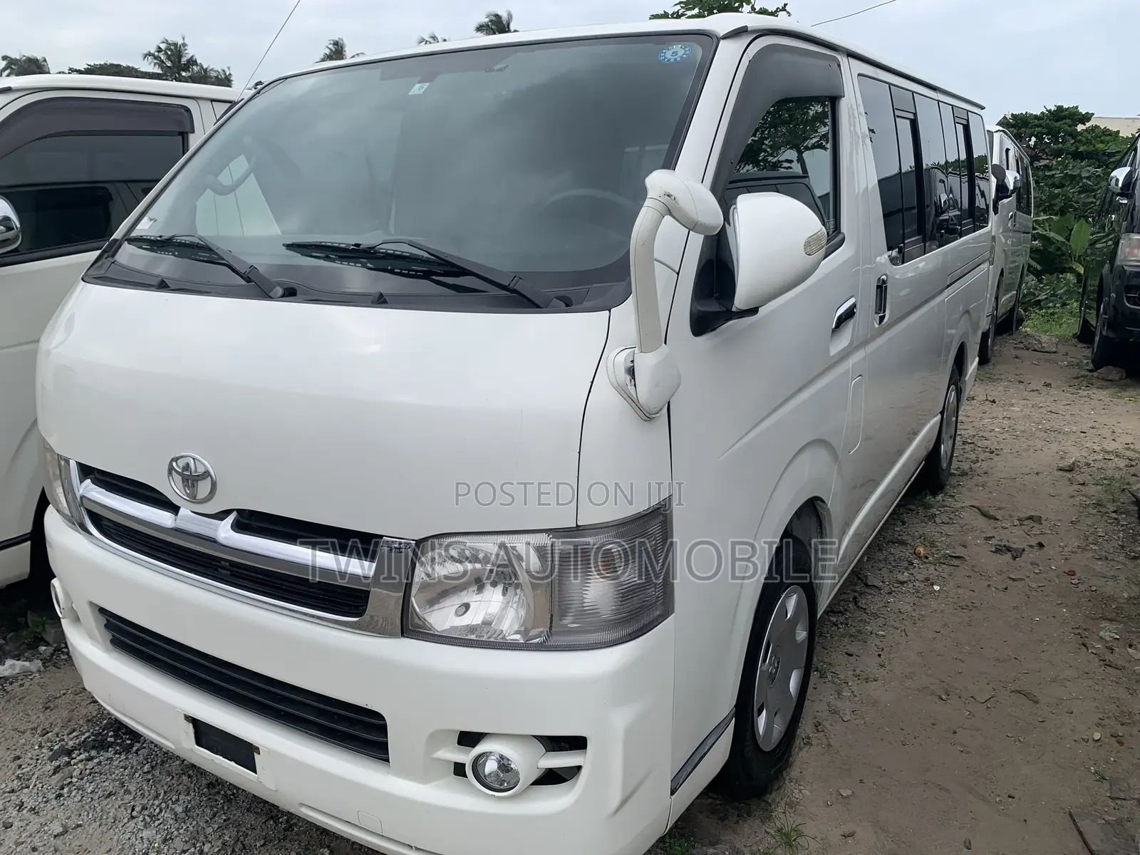 Toyota HiAce 2013 White