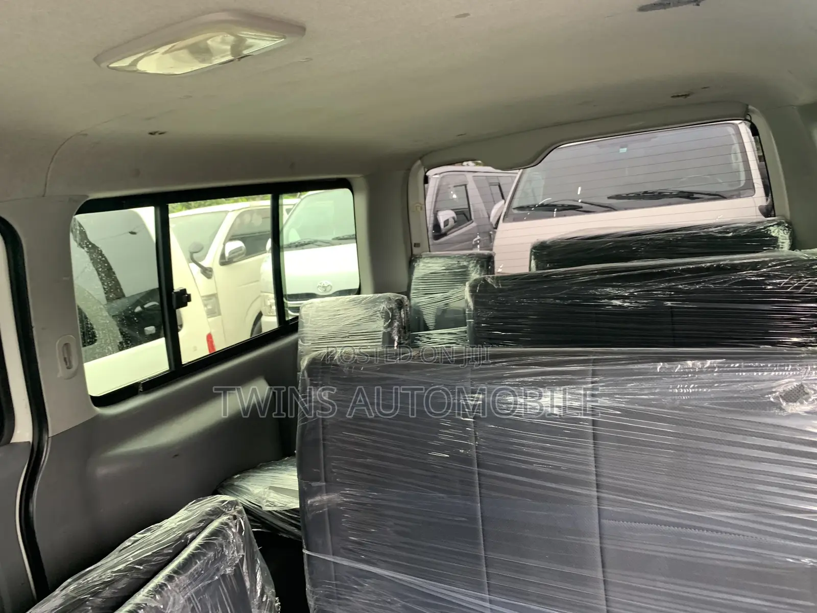 Toyota HiAce 2013 White