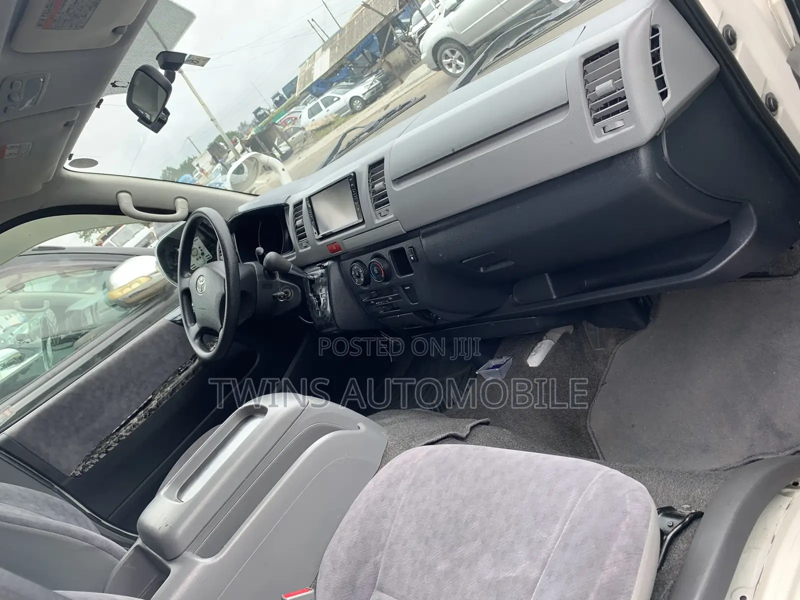 Toyota HiAce 2013 White