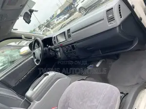 Toyota HiAce 2013 White
