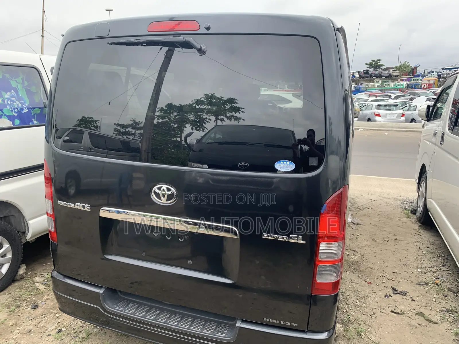Toyota HiAce 2012 Black