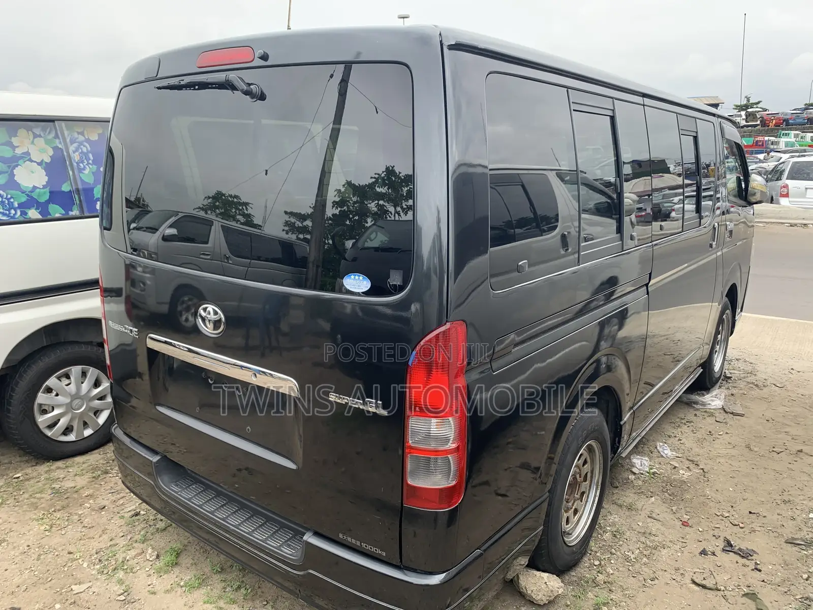 Toyota HiAce 2012 Black