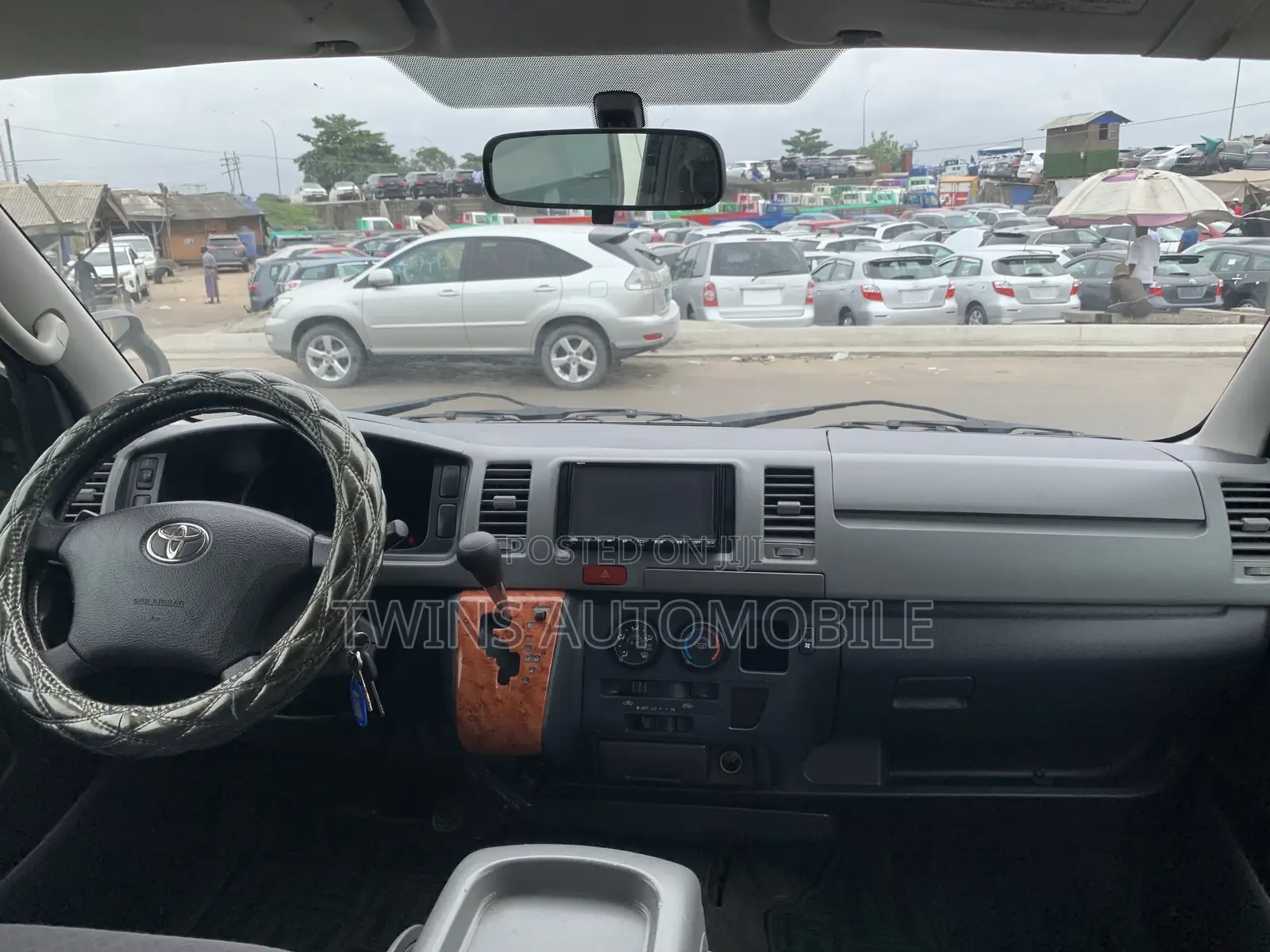 Toyota HiAce 2012 Black