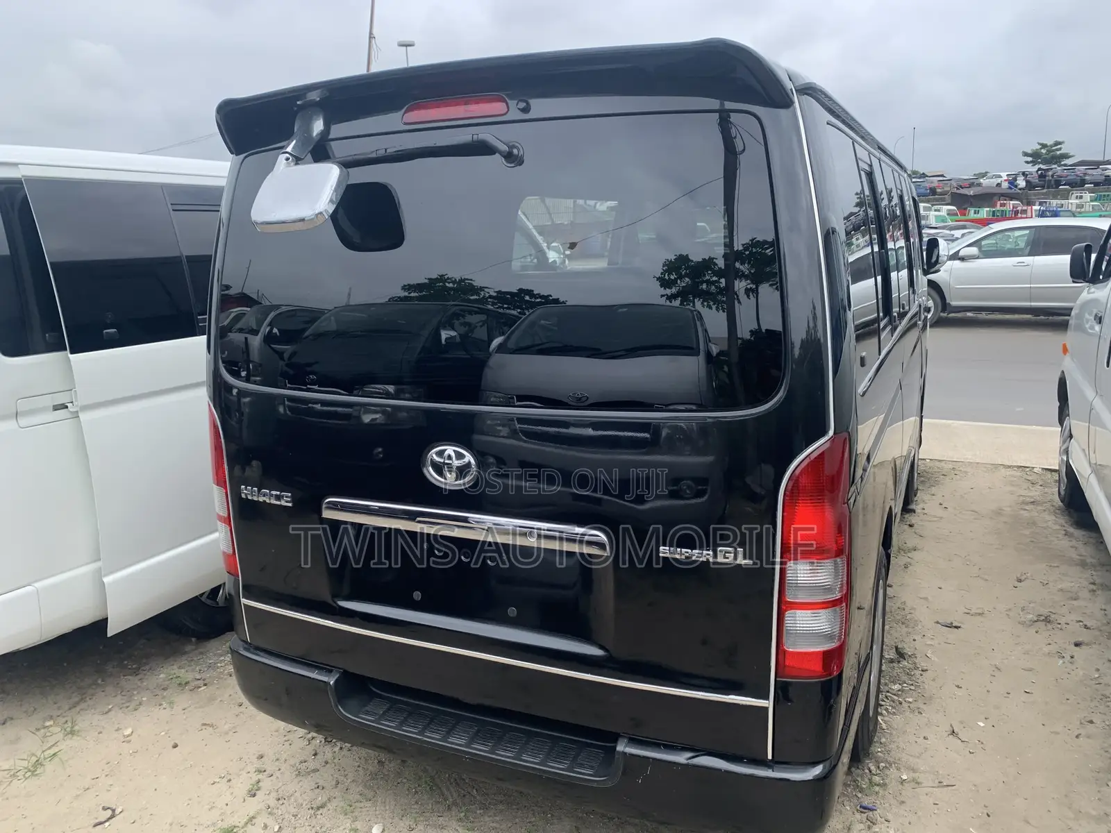 Toyota HiAce 2014 Black