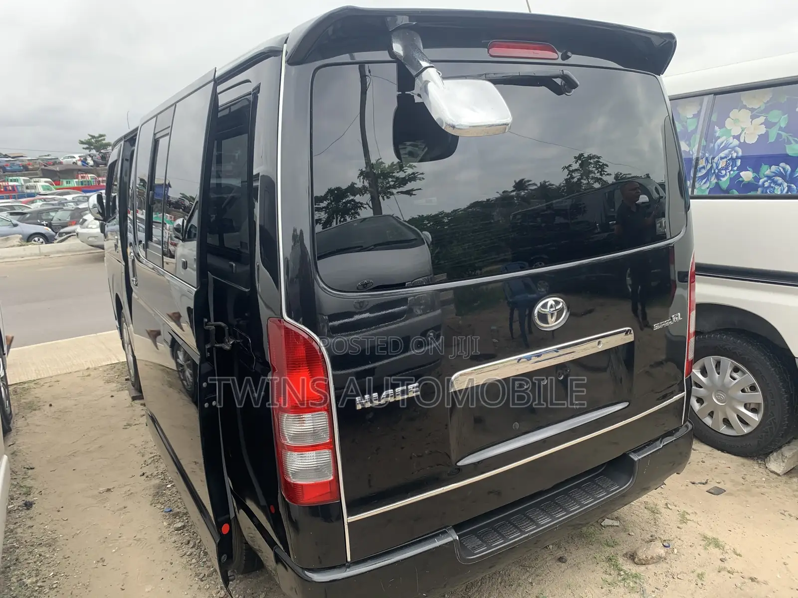 Toyota HiAce 2014 Black