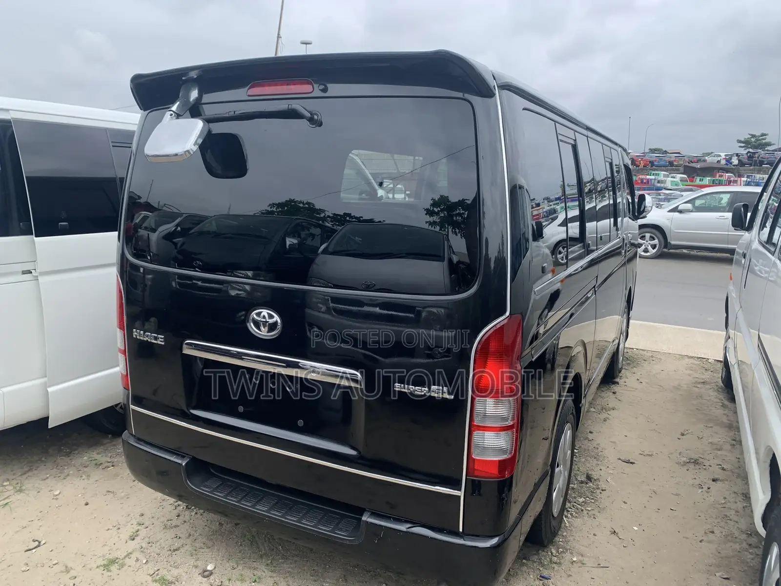 Toyota HiAce 2014 Black