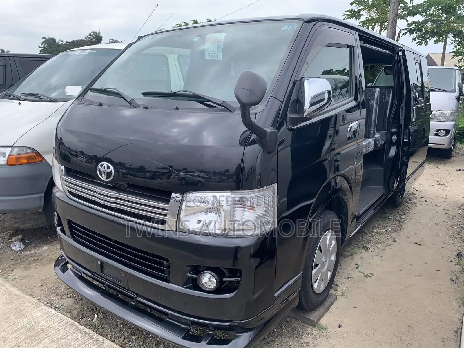 Toyota HiAce 2014 Black