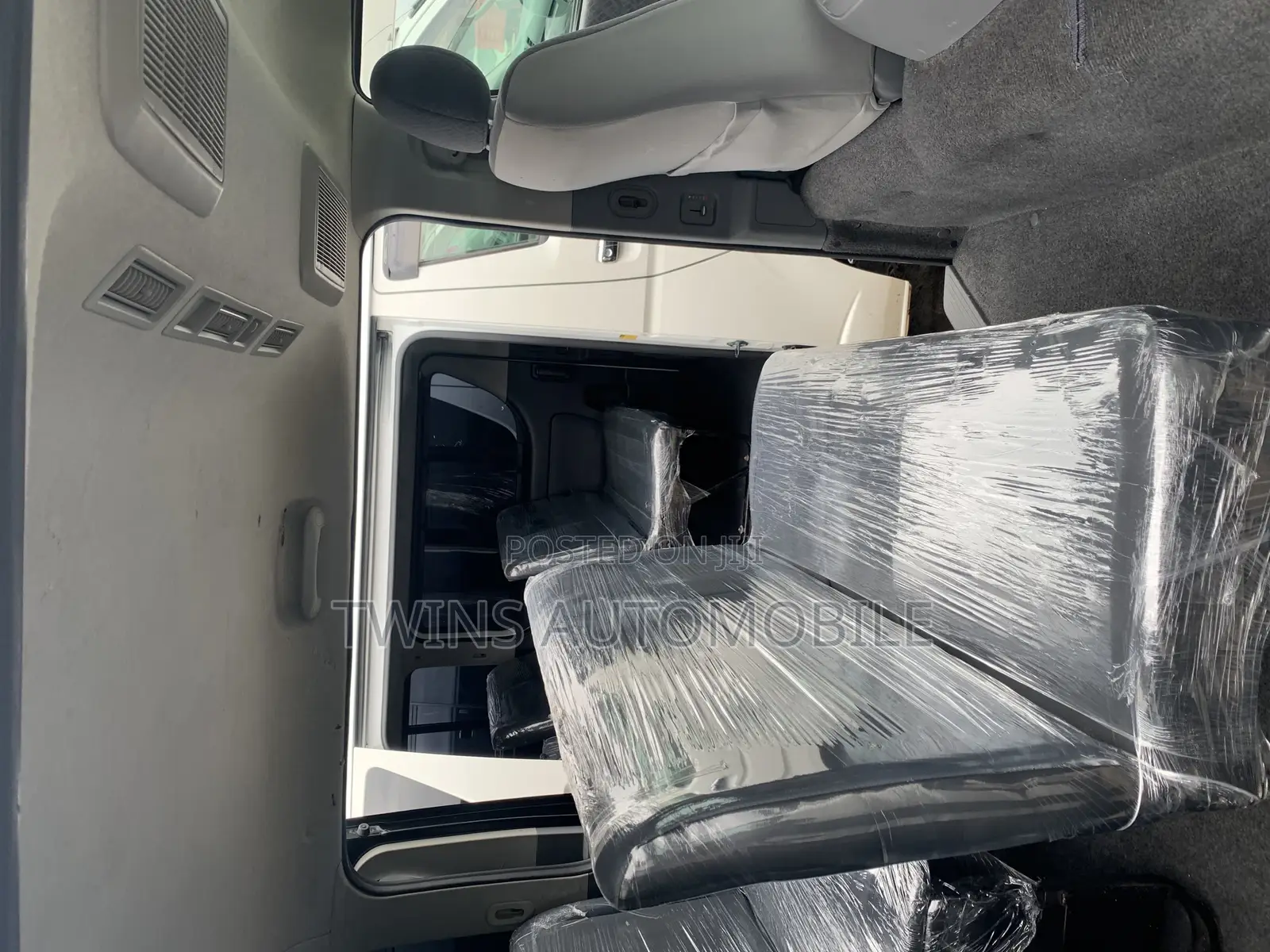 Toyota HiAce 2014 Black