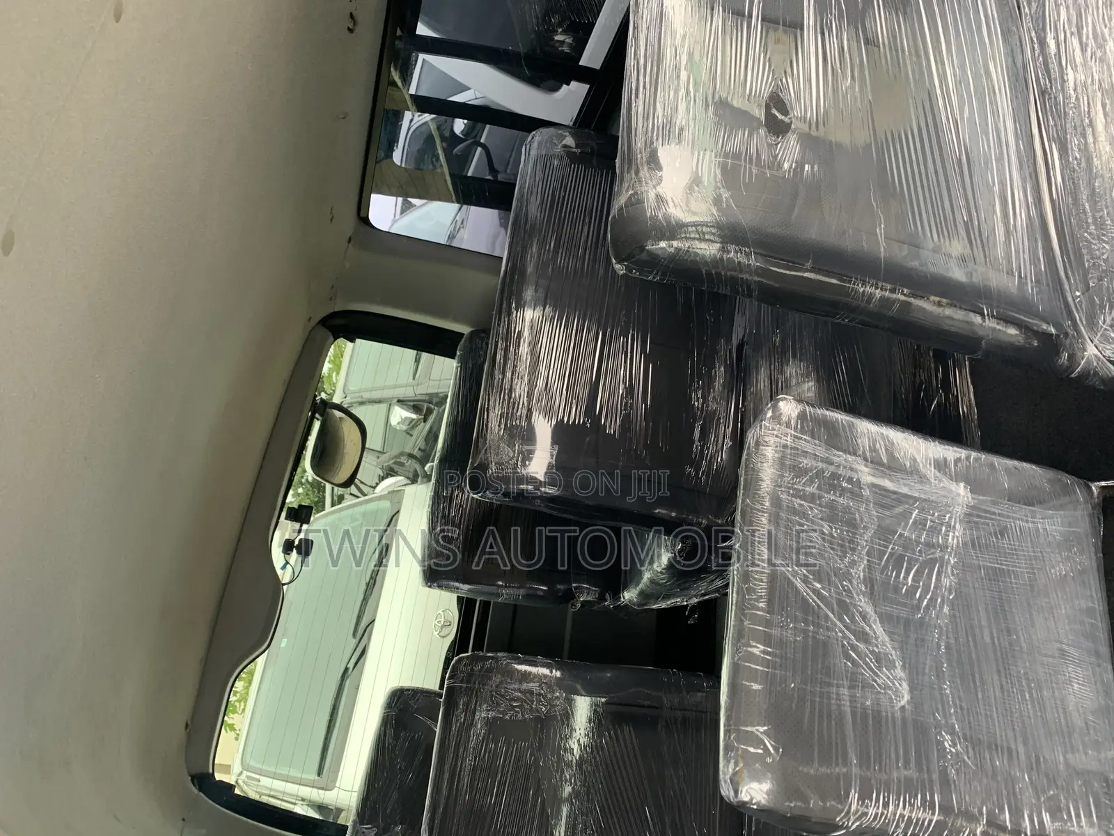Toyota HiAce 2014 Black